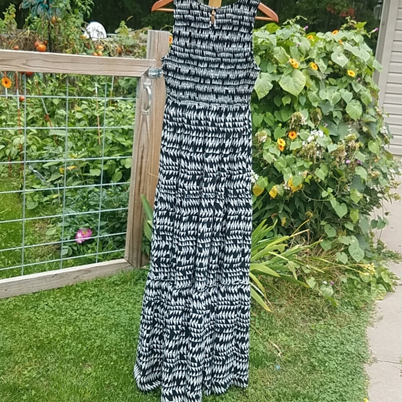 Sleeveless maxi dress - Picture 4 of 5